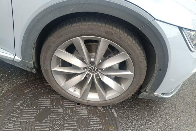 Used Volkswagen FAW-Volkswagen CC 2024 Estate Car 380TSI Hunter's Heart All-Encompassing Edition Right Front Wheel Hub