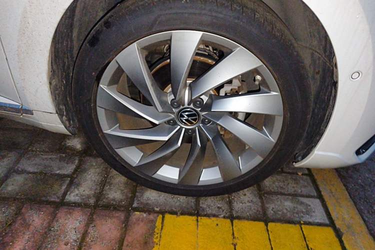 Used Volkswagen FAW-Volkswagen CC 2024 380TSI Striking Edition Right Front Wheel Hub