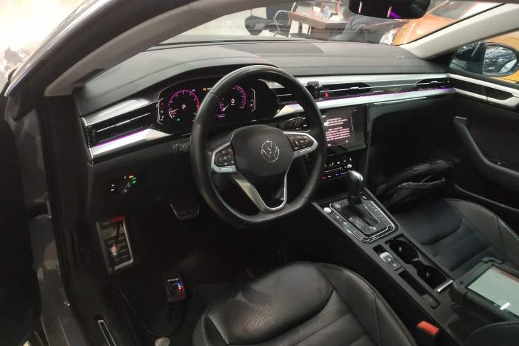 Used Volkswagen FAW-Volkswagen CC 2024 Estate Car 380TSI Hunter's Heart Edition Center Console