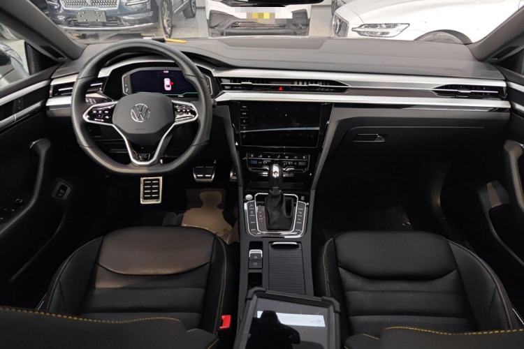 Used Volkswagen FAW-Volkswagen CC 2024 380TSI Striking Edition Center Console
