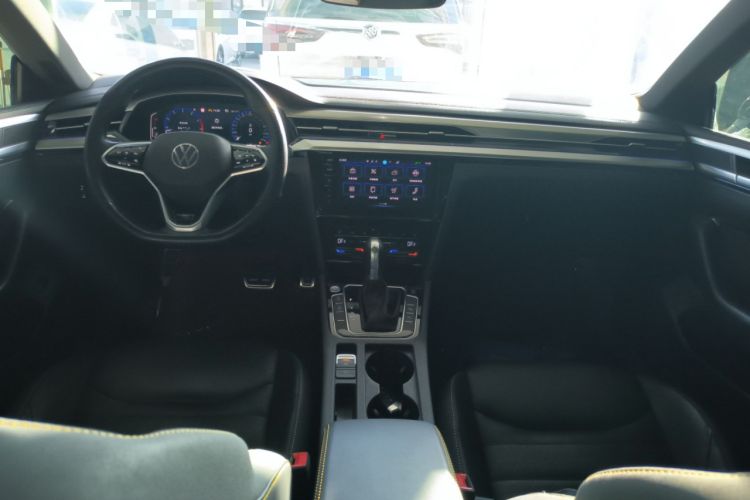 Used Volkswagen FAW-Volkswagen CC 2024 380TSI Striking Edition Center Console