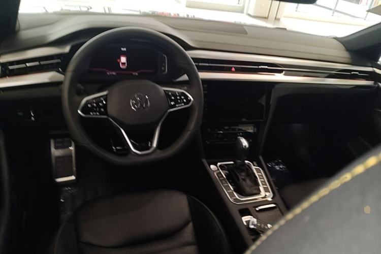 Used Volkswagen FAW-Volkswagen CC 2024 380TSI Striking Edition Center Console