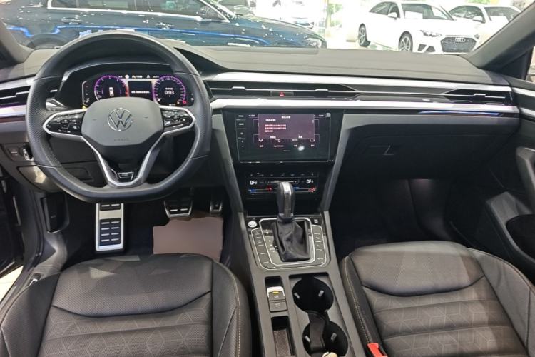 Used Volkswagen FAW-Volkswagen CC 2024 380TSI Striking Edition Center Console