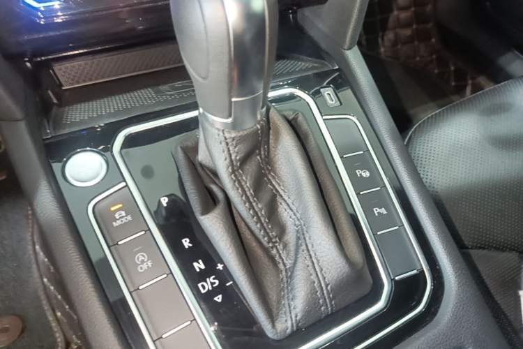 Used Volkswagen FAW-Volkswagen CC 2024 380TSI Striking Edition Gear Lever