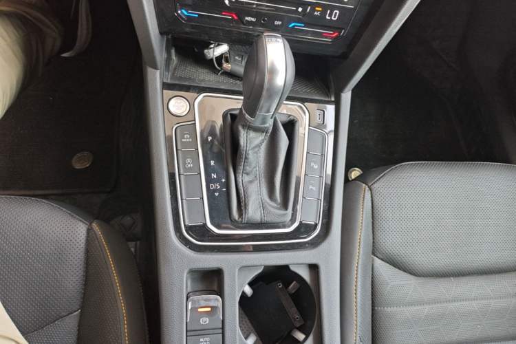 Used Volkswagen FAW-Volkswagen CC 2024 380TSI Striking All-Encompassing Edition Gear Lever