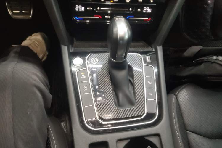 Used Volkswagen FAW-Volkswagen CC 2024 Estate Car 380TSI Hunter's Heart Edition Gear Lever