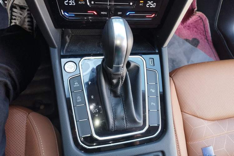 Used Volkswagen FAW-Volkswagen CC 2024 Estate Car 380TSI Hunter's Heart Edition Gear Lever