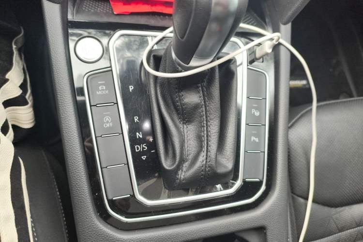Used Volkswagen FAW-Volkswagen CC 2024 Estate Car 380TSI Hunter's Heart All-Encompassing Edition Gear Lever