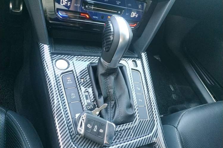 Used Volkswagen FAW-Volkswagen CC 2024 Estate Car 380TSI Hunter's Heart Edition Gear Lever