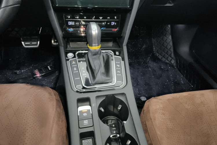 Used Volkswagen FAW-Volkswagen CC 2024 380TSI Striking Edition Gear Lever