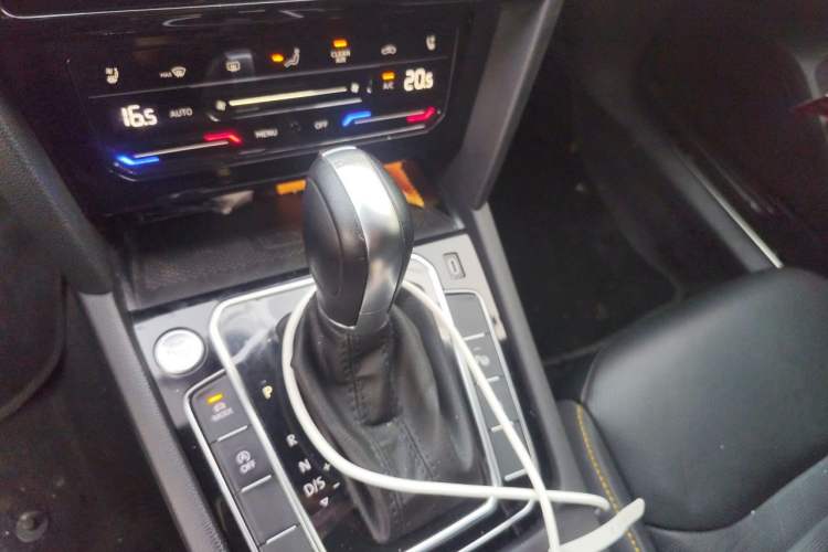 Used Volkswagen FAW-Volkswagen CC 2024 380TSI Striking Edition Gear Lever