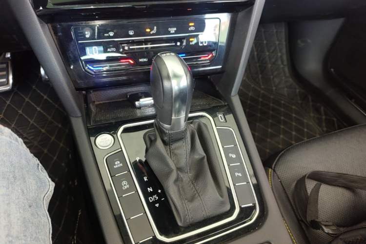 Used Volkswagen FAW-Volkswagen CC 2024 380TSI Striking Edition Gear Lever