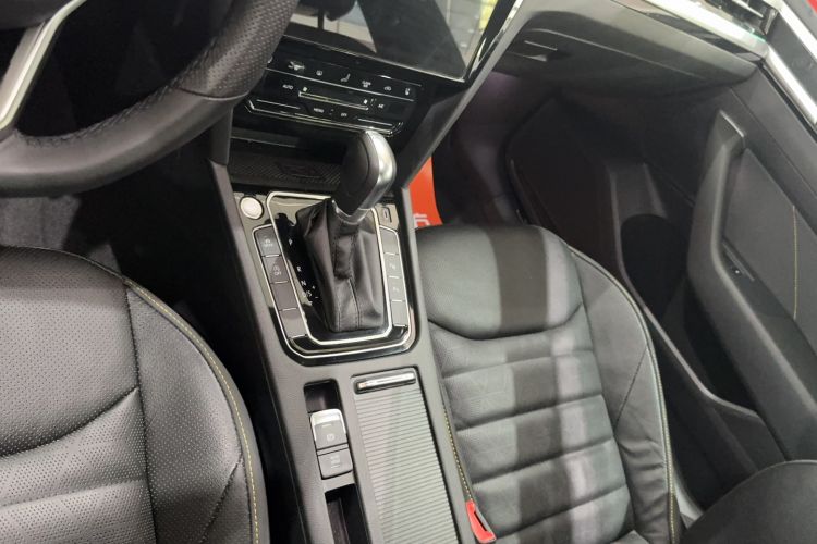 Used Volkswagen FAW-Volkswagen CC 2024 380TSI Striking Edition Gear Lever