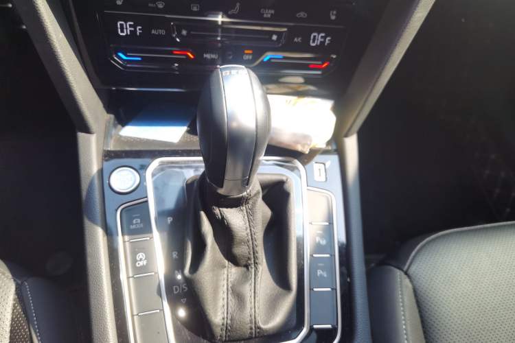 Used Volkswagen FAW-Volkswagen CC 2024 Estate Car 380TSI Hunter's Heart All-Encompassing Edition Gear Lever