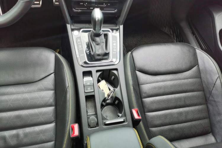 Used Volkswagen FAW-Volkswagen CC 2024 380TSI Striking Edition Gear Lever
