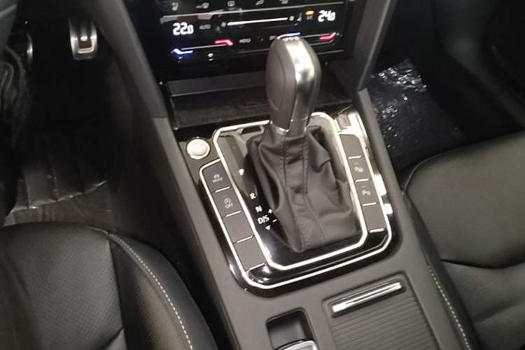 Used Volkswagen FAW-Volkswagen CC 2024 380TSI Striking Edition Gear Lever