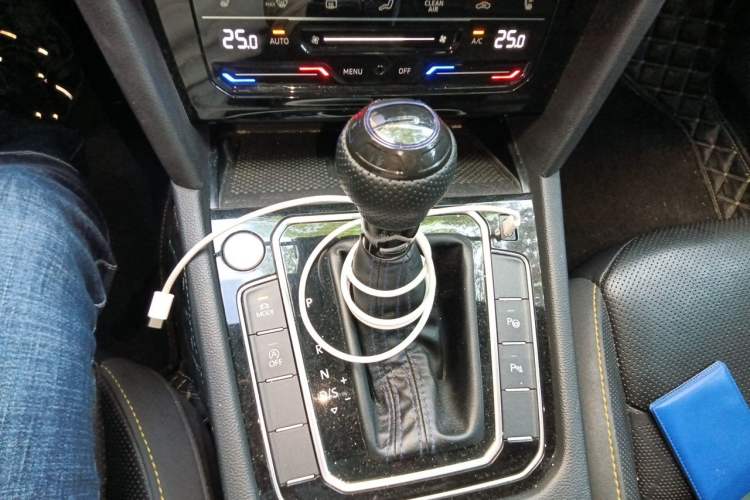 Used Volkswagen FAW-Volkswagen CC 2024 380TSI Striking Edition Gear Lever