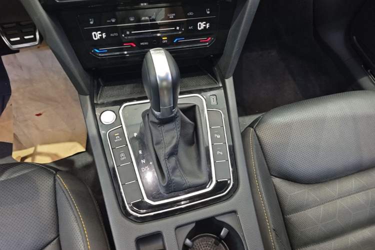 Used Volkswagen FAW-Volkswagen CC 2024 380TSI Striking Edition Gear Lever