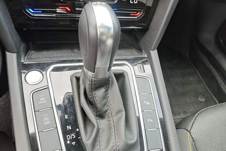Used Volkswagen FAW-Volkswagen CC 2024 380TSI Striking Edition Gear Lever