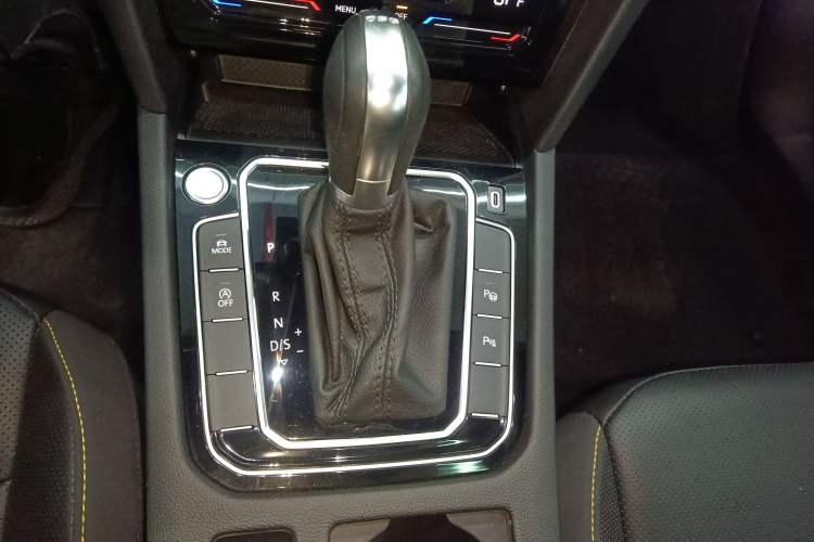 Used Volkswagen FAW-Volkswagen CC 2024 380TSI Striking Edition Gear Lever