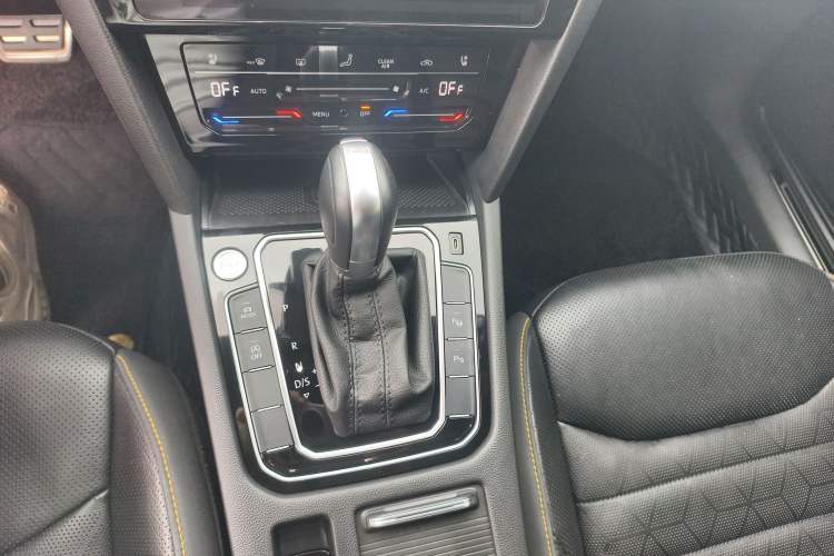 Used Volkswagen FAW-Volkswagen CC 2024 380TSI Striking Edition Gear Lever