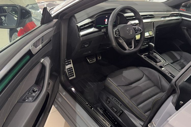 Used Volkswagen FAW-Volkswagen CC 2024 380TSI Striking Edition Interior 2