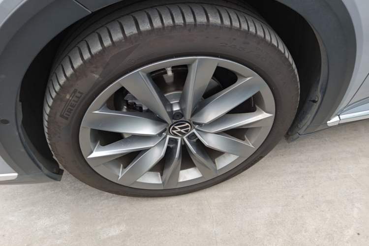 Used Volkswagen FAW-Volkswagen CC 2024 Estate Car 380TSI Hunter's Heart All-Encompassing Edition Left Front Wheel Hub