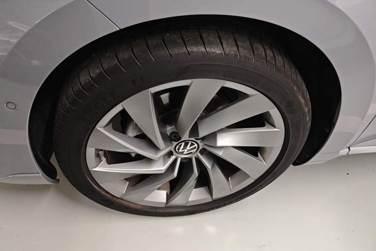 Used Volkswagen FAW-Volkswagen CC 2024 380TSI Striking All-Encompassing Edition Left Front Wheel Hub