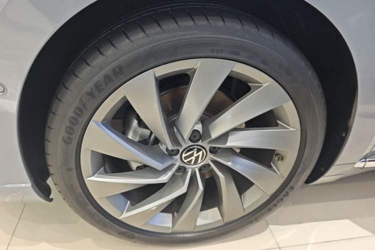 Used Volkswagen FAW-Volkswagen CC 2024 380TSI Striking Edition Left Front Wheel Hub