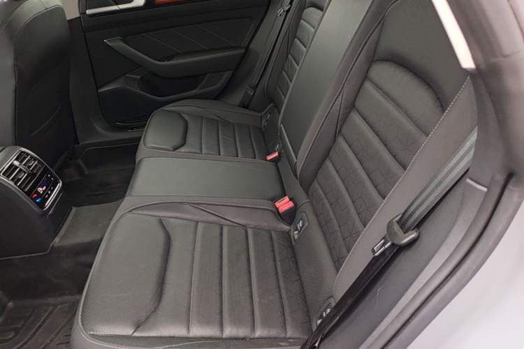 Used Volkswagen FAW-Volkswagen CC 2024 Estate Car 380TSI Hunter's Heart All-Encompassing Edition Left Rear Seat