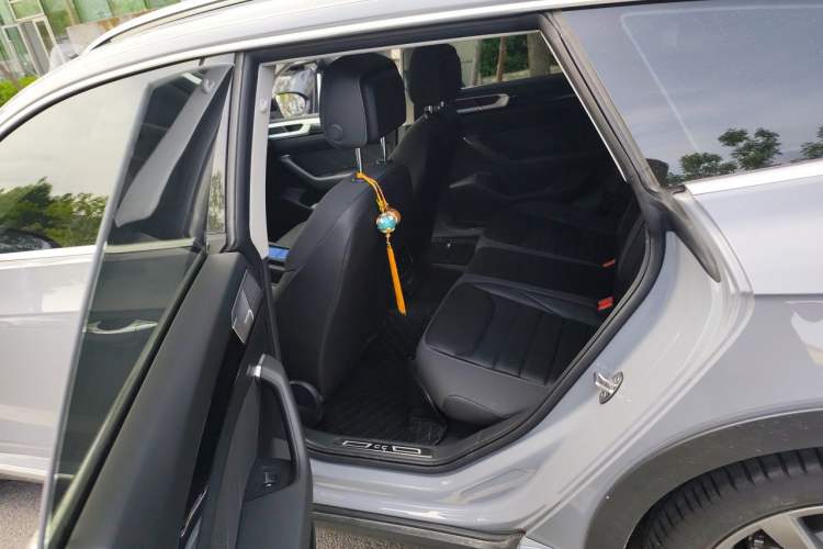 Used Volkswagen FAW-Volkswagen CC 2024 Estate Car 380TSI Hunter's Heart All-Encompassing Edition Left Rear Seat