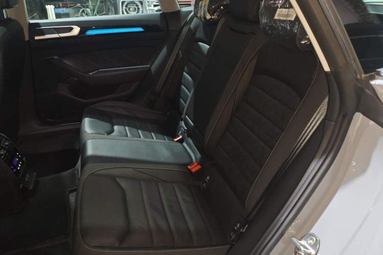 Used Volkswagen FAW-Volkswagen CC 2024 Estate Car 380TSI Hunter's Heart All-Encompassing Edition Left Rear Seat