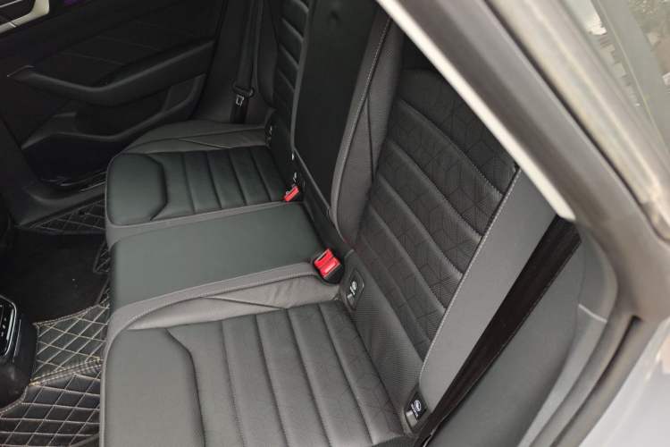 Used Volkswagen FAW-Volkswagen CC 2024 Estate Car 380TSI Hunter's Heart Edition Left Rear Seat