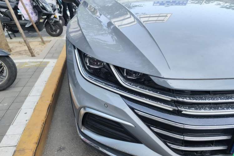 Used Volkswagen FAW-Volkswagen CC 2024 Estate Car 380TSI Hunter's Heart All-Encompassing Edition Right Front Headlight