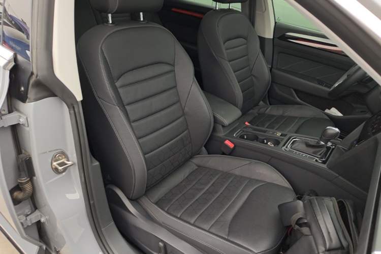 Used Volkswagen FAW-Volkswagen CC 2024 Estate Car 380TSI Hunter's Heart All-Encompassing Edition Right Front Seat