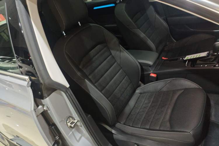 Used Volkswagen FAW-Volkswagen CC 2024 Estate Car 380TSI Hunter's Heart All-Encompassing Edition Right Front Seat