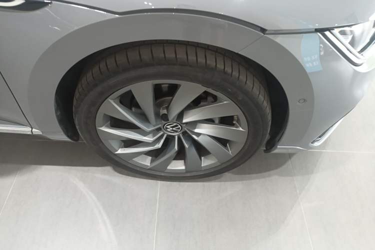 Used Volkswagen FAW-Volkswagen CC 2024 380TSI Striking Edition Right Front Wheel Hub
