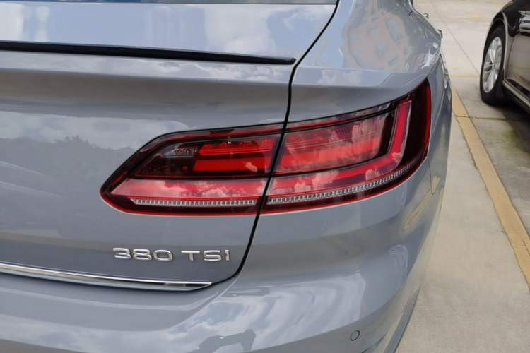 Used Volkswagen FAW-Volkswagen CC 2024 380TSI Striking Edition Right Rear Taillight
