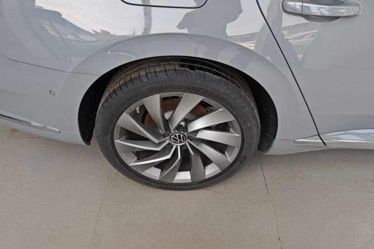 Used Volkswagen FAW-Volkswagen CC 2024 380TSI Striking All-Encompassing Edition Right Rear Wheel Hub