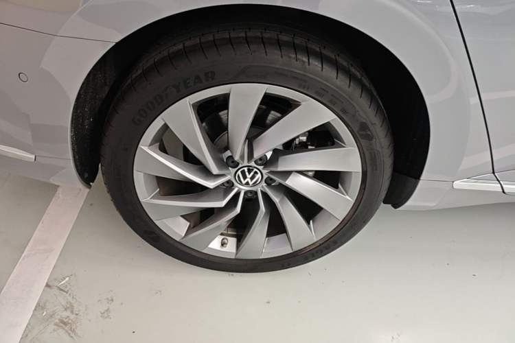 Used Volkswagen FAW-Volkswagen CC 2024 380TSI Striking All-Encompassing Edition Right Rear Wheel Hub