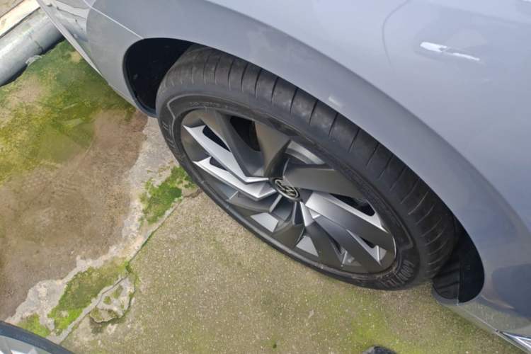 Used Volkswagen FAW-Volkswagen CC 2024 380TSI Striking All-Encompassing Edition Right Rear Wheel Hub