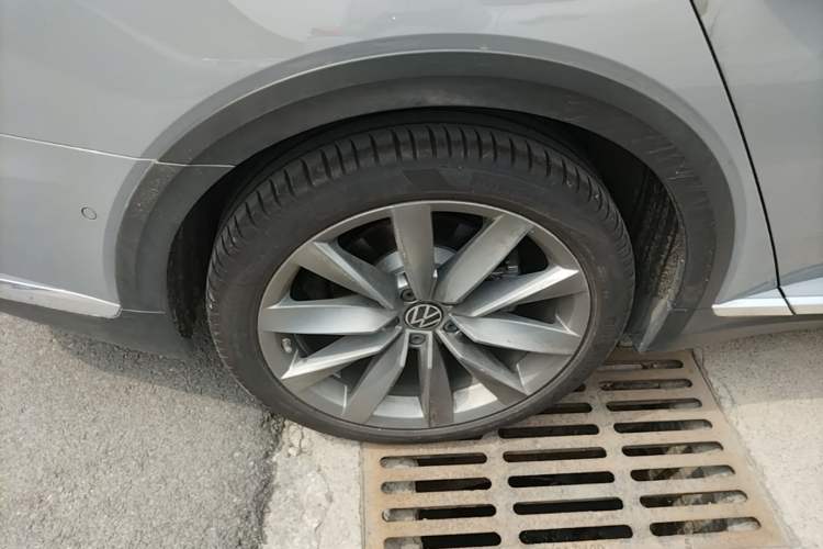 Used Volkswagen FAW-Volkswagen CC 2024 Estate Car 380TSI Hunter's Heart Edition Right Rear Wheel Hub