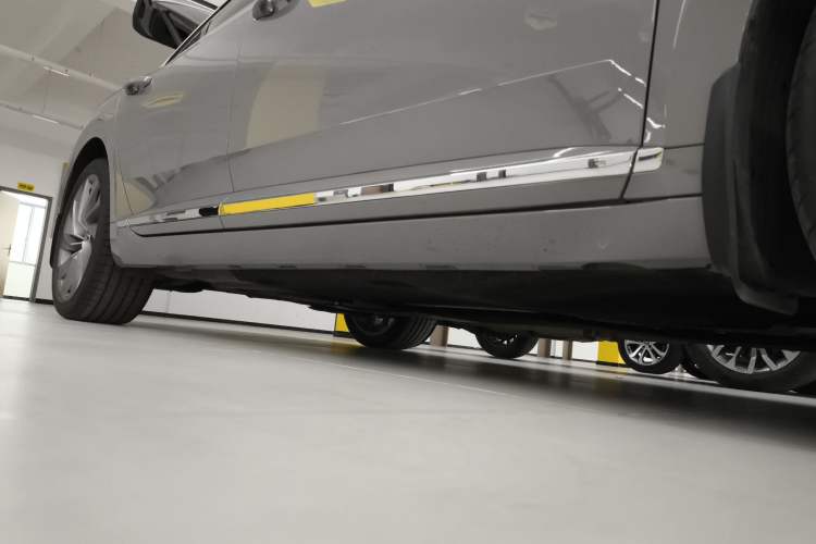 Used Volkswagen FAW-Volkswagen CC 2024 380TSI Striking Edition Right Side Sill