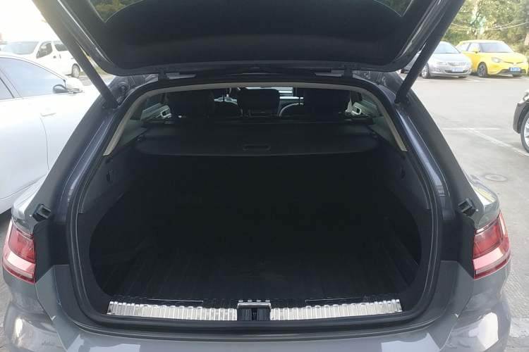 Used Volkswagen FAW-Volkswagen CC 2024 Estate Car 380TSI Hunter's Heart Edition Trunk