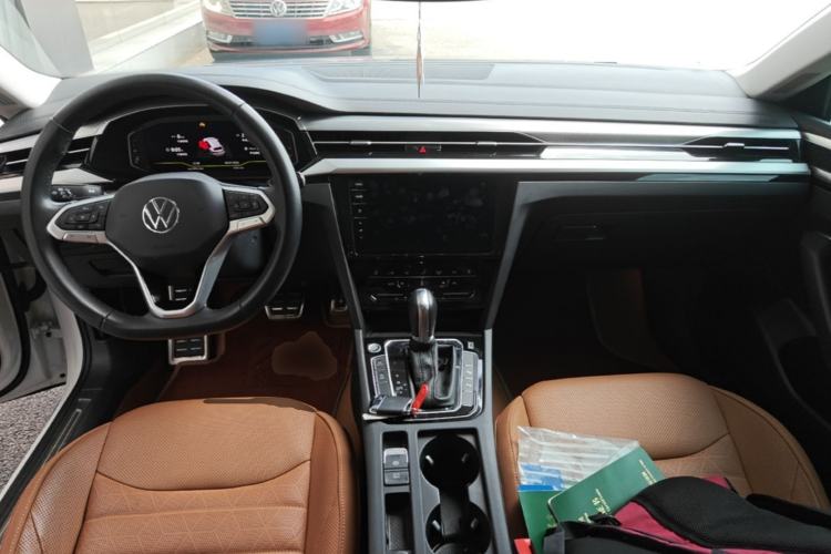 Used Volkswagen FAW-Volkswagen CC 2024 Estate Car 380TSI Hunter's Heart All-Encompassing Edition Center Console