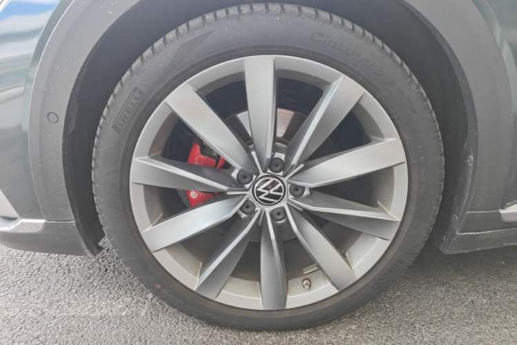 Used Volkswagen FAW-Volkswagen CC 2024 Estate Car 380TSI Hunter's Heart All-Encompassing Edition Left Front Wheel Hub