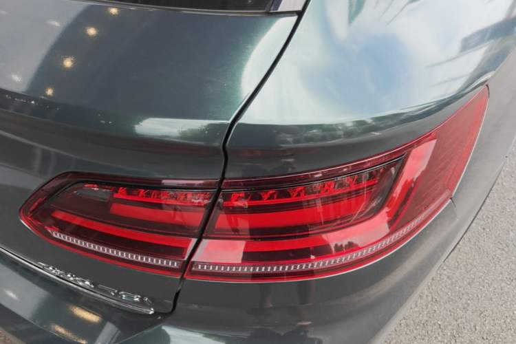 Used Volkswagen FAW-Volkswagen CC 2024 Estate Car 380TSI Hunter's Heart All-Encompassing Edition Right Rear Taillight