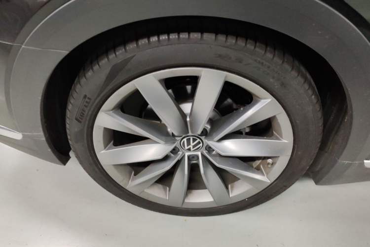 Used Volkswagen FAW-Volkswagen CC 2024 Estate Car 380TSI Hunter's Heart Edition Right Rear Wheel Hub