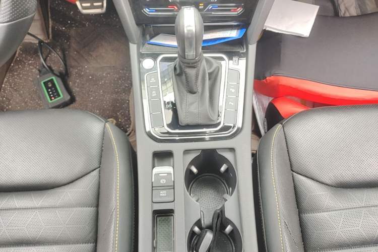 Used Volkswagen FAW-Volkswagen CC 2024 380TSI Striking Edition Gear Lever