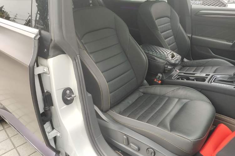 Used Volkswagen FAW-Volkswagen CC 2024 380TSI Striking Edition Right Front Seat